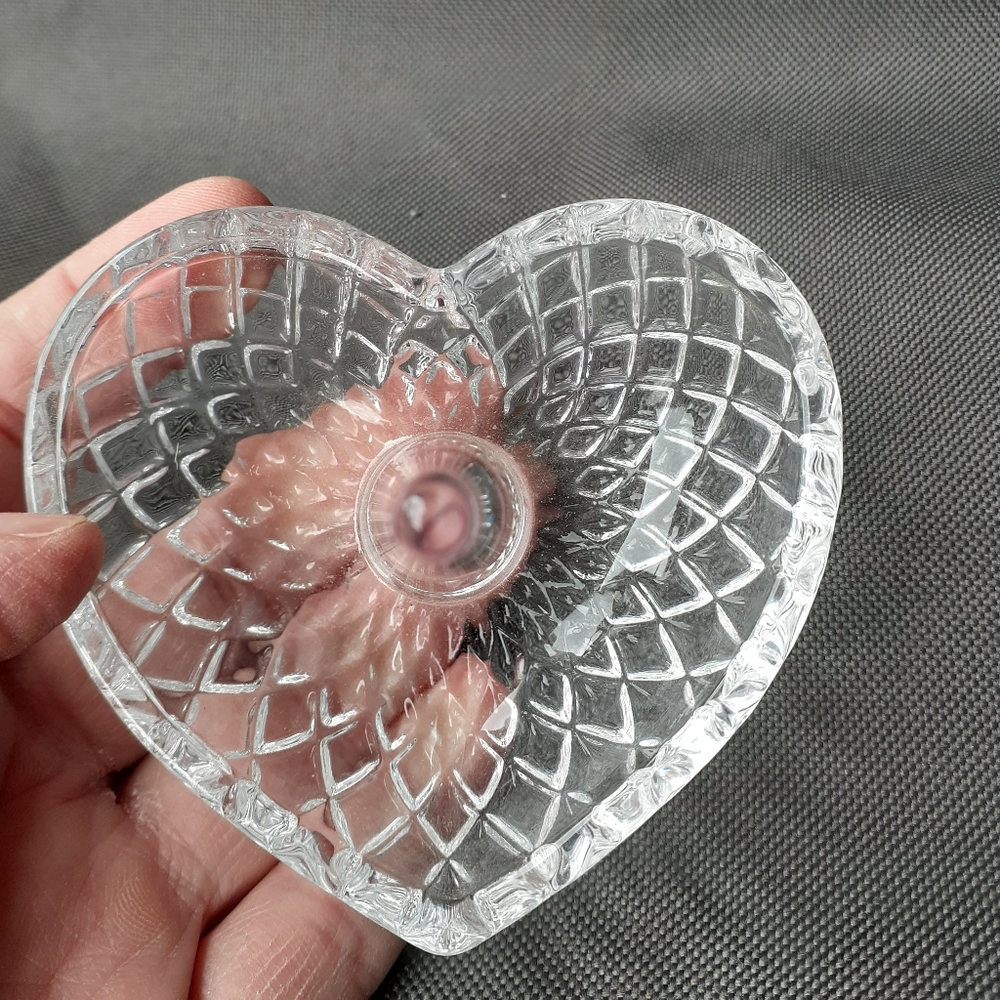 Heart shaped ring holder